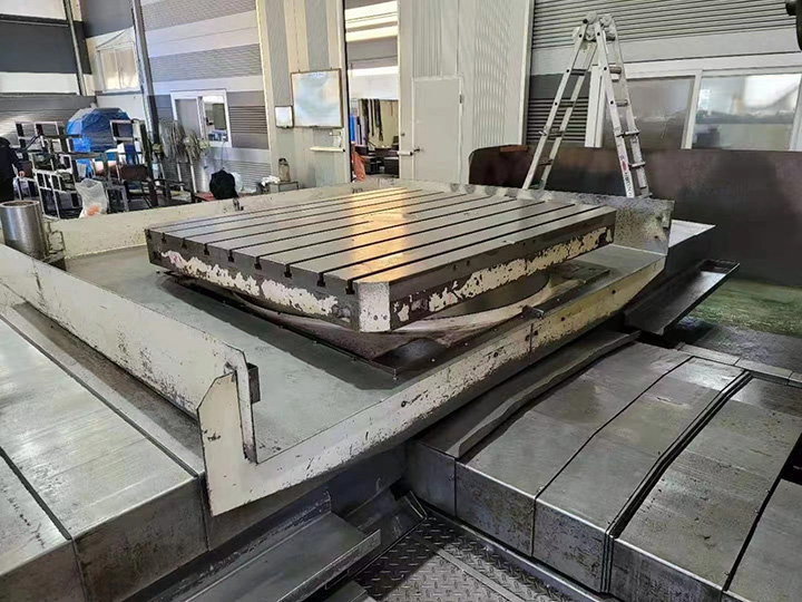 日本東芝BTD-130R16鏜床大修